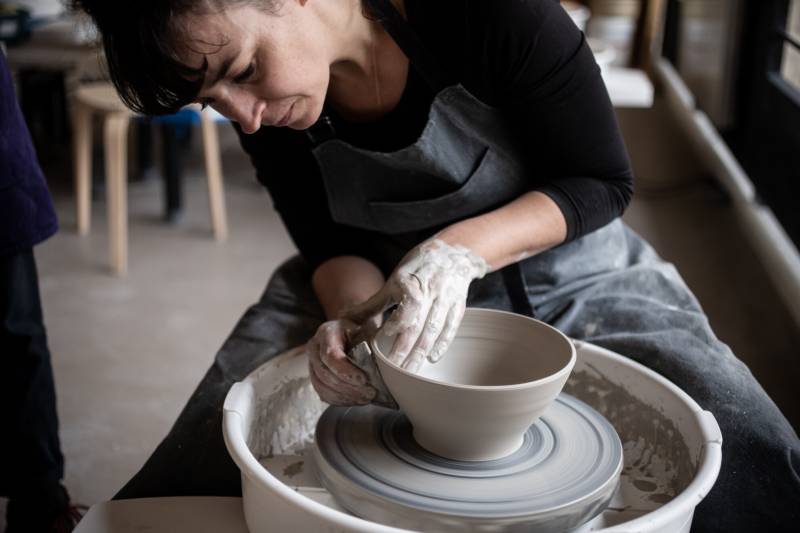 team building réalisation de poterie