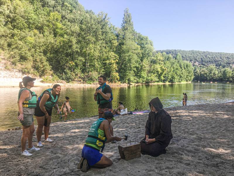Comment notre agence organise un team building bien-être en Dordogne autour d'animations aventure