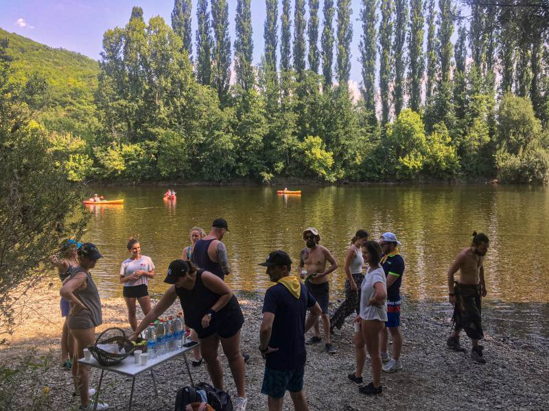 Découvrez les meilleurs parcours de randonnée pour team building bien-être au cœur de la Dordogne