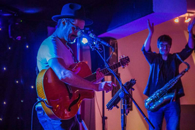 Soirée évènementielle entreprise : cocktail et magie close-up dans le Lot 