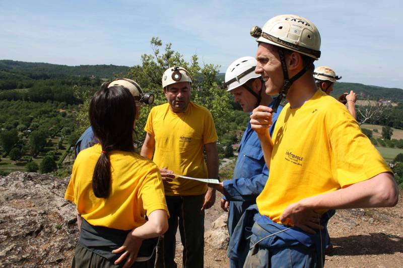 Team Building chasse au trésor spéléologie dans le Lot