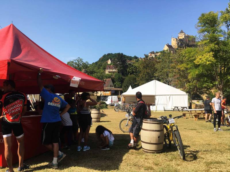 Le village départ avec vue sur le château de Castelnaud