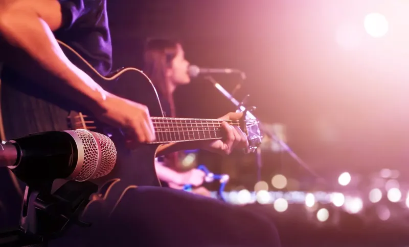 Soirée festive & musicale pour entreprises ou groupes – Une énergie maîtrisée pour célébrer avec élégance